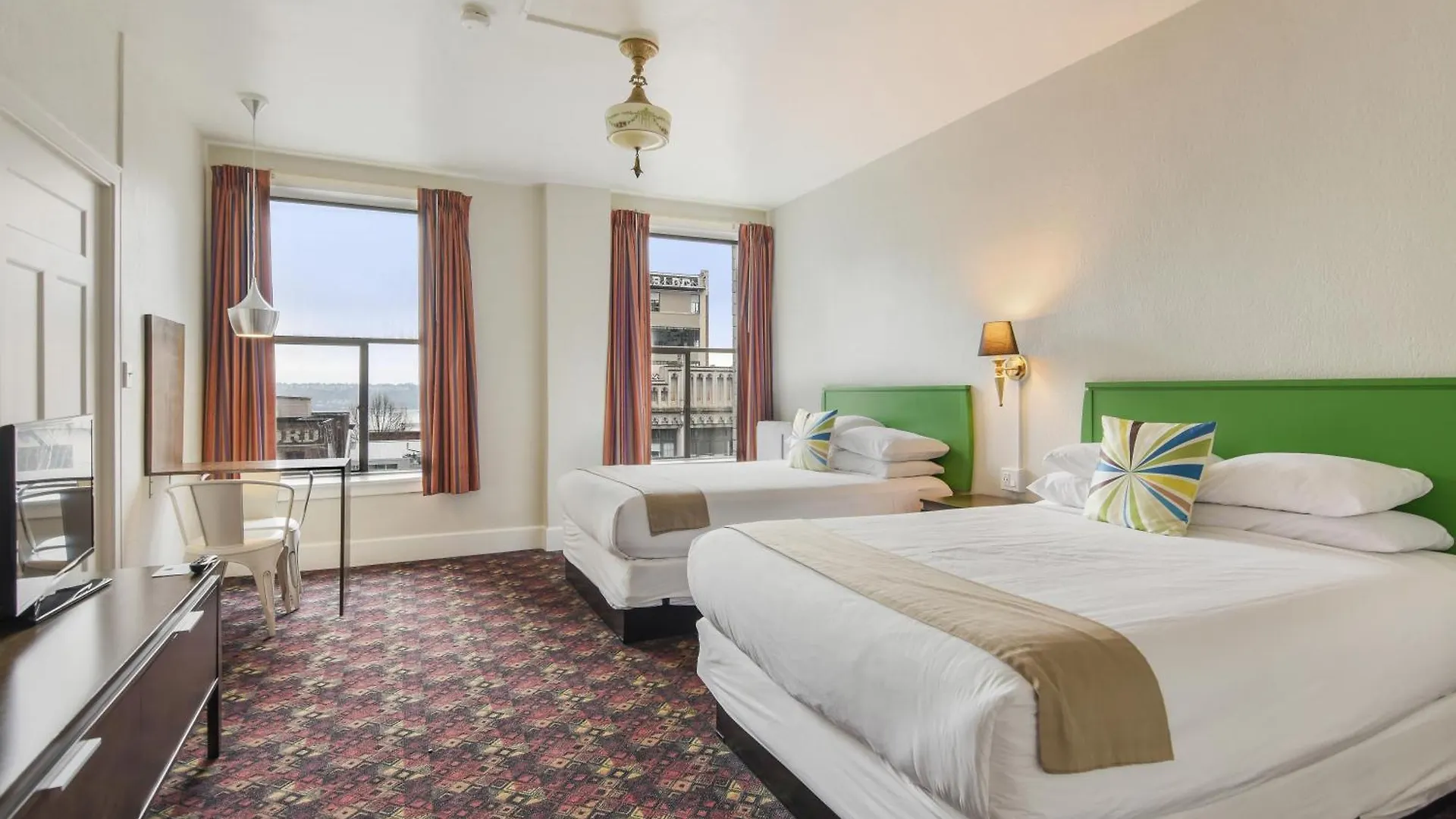 Moore Hotel シアトル 2*,